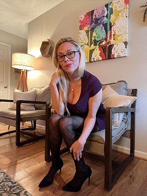 Amateur hotties in patterned pantyhose